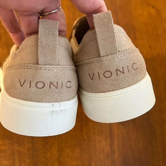 Vionic Beige Perforated Slip-On Shoes. Size 7.5 - Picture 2 of 9